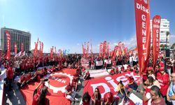 İzmir'de gözaltına alınan DİSK üyeleri serbest bırakıldı