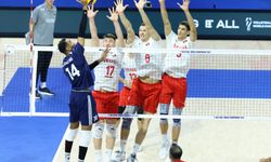 Türkiye voleybolda ilk kez çeyrek finale yükselmeye çok yakın: Filenin Efeleri'nin son 16 rakibi belli oldu!