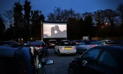 Nostaljik sinema deneyimi: Arabada film keyfi