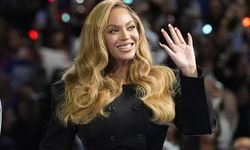Beyoncé 44 yaşında şeffaf elbisesiyle büyüledi