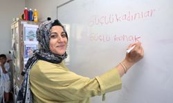 Güçlü kadınlar Konak’ta mezuniyet coşkusu yaşadı