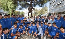 Taçsız Kral Metin Oktay, Konak’ta anıldı