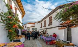 İzmir'de turistler en çok bu köye geliyor! Eylül ayıyla birlikte sezon açıldı: Kahvaltısıyla cezbediyor