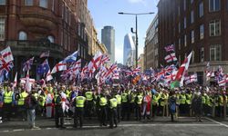 150 bin kişi sokaklara döküldü: Londra’da Tommy Robinson gerilimi