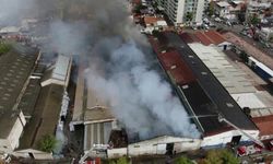 İzmir’de depo yangını! 3 saatlik mücadele sona erdi