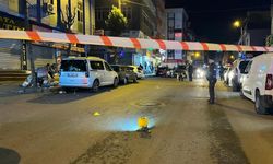 Otomobile kurşun yağmuru: Caddeyi kana buladılar!