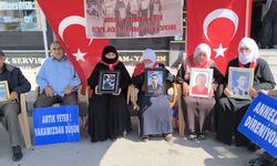 DEM Parti önünde evlat nöbeti: PKK’ya karşı direniyor!
