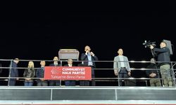 Küçükçekmece mitinginde Özel’den dikkat çeken açıklamalar