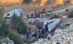 Mersin'de işçi servisi şarampole devrildi: 5 ölü, 14 yaralı