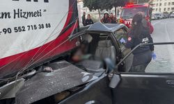 Aydın'da araç kamyonete ok gibi saplandı: Ölü ve yaralılar var