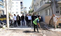 Başkan Önal sahada: Bayraklı yolları hızla yenileniyor