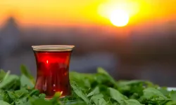 Çay tiryakileri dikkat! Beklettiğiniz çay sizi hasta edebilir