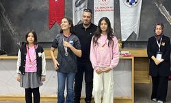 Çeşme Belediyesporlu sporculardan satrançta çifte zafer
