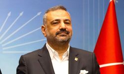 CHP İzmir’de bayrak değişimi: 'Birlik zamanı' diyen Şenol Aslanoğlu’ndan duygusal veda