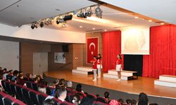 Cumhuriyet coşkusu salonu doldurdu!