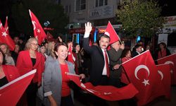 Dikili’de 102. yıl coşkusu sokaklara taştı