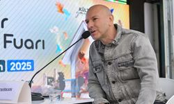 Demir Demirkan, 'Zamanda Saklı' kitabını İzmirlilerle buluşturdu
