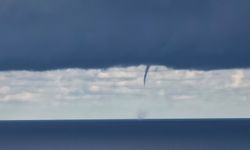 Denizde hortum ve gökkuşağı aynı anda!