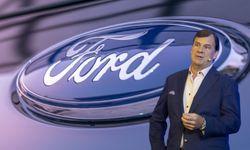 Ford CEO’su Jim Farley oğluna ellerini kullanmayı öğretti!