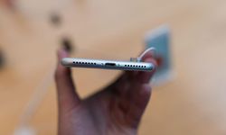 Halka açık yerlerde telefonunuzu takmadan önce bunu okuyun: USB şarjı sizi soyabilir!