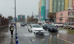 Uşak’ta sağanak alarmı: Salı günü dışarı çıkacaklar dikkat!