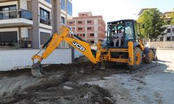 Bozuk yollara son! Menderes’te kilit parke hamlesi başladı