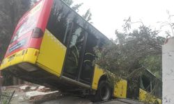 Son dakika! Dehşet anları! İETT otobüsü kaza yaptı