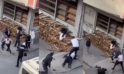 Sokak ortasında bıçaklı sopalı kavga: Görüntüler gündem oldu