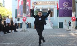 İzmir’de Özel Kent Koleji’nde 29 Ekim coşkusu: Zeybek gösterisi törene damga vurdu