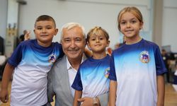 Kemalpaşa Belediyesi’nden 1800 spor malzemesi desteği
