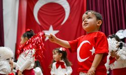 Miniklerden sahneyi sallayan Cumhuriyet şov!