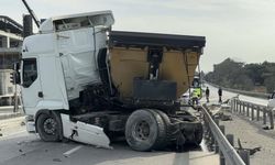 Son dakika! Feci kaza! İki kamyon kafa kafaya çarpıştı
