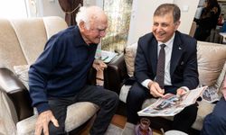 Başkan Tugay’dan 24 Kasım’da duygulandıran ziyaret