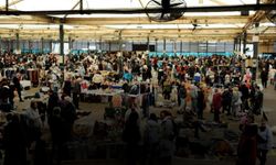 Bostanlı Pazaryeri’nde gerilim: Esnaflar karara uymadı, belediye harekete geçti