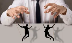 Bu 5 davranışınız var mı? Psikologlar diyor ki: Gizli manipülatör olabilirsiniz!