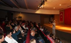 Fakir Baykurt Salonu’nda kahkaha fırtınası