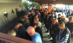 Gazeteci Ümit Alemdaroğlu, İzmir’de son yolculuğuna uğurlandı