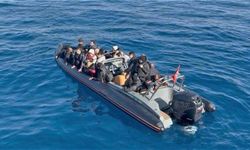 Aralarında çocuklar da var: İzmir açıklarında hareketli anlar