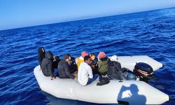 İzmir açıklarında can pazarı: 32 göçmen kurtarıldı