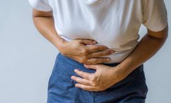 Herkes bu hatayı yapıyor: Gıda zehirlenmesi riskinizi katlıyor!