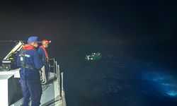 İzmir'de ölüm yolculuğu böyle bitti! Lastik bot sürüklendi, ekipler yetişti