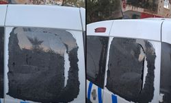 İzmir’de polis ekibine saldırı! Ekip otosuna tekme attı, camı kırdı