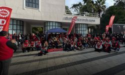 İzmir'de sosyal hak krizi: İZENERJİ, İZELMAN ve İZFAŞ işçilerinden oturma eylemi