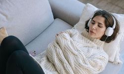 Kulaklıkla uyumak demans riskini artırıyor: Nörolog uyardı