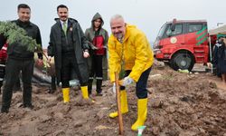 Menemen’de fidanlarla anlamlı kutlama