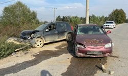 Ödemiş’te korkunç kaza: İki araç kafa kafaya çarpıştı