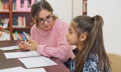 Okuma yazma sorununa çözüm İzmir'de: 'Renkli Harfler' kapılarını açtı