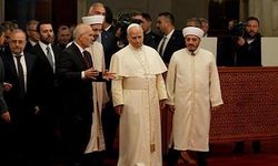 Dünyanın Gözü İstanbul’da! Papa 14. Leo Sultanahmet Camii’ni gezdi