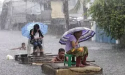 Süper tayfun kapıda! Rüzgar 185 km’ye ulaştı: Köprüyü salıncak gibi salladı