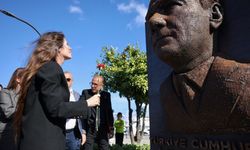 Çeşme’de Atatürk sevgi, minnet ve sanatla anıldı